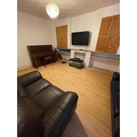 Elmdene Road - Large Room