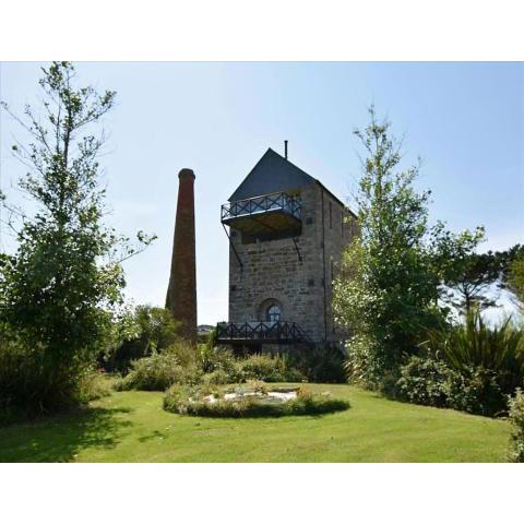 Engine House apartment - a Unique Holiday Home for 2