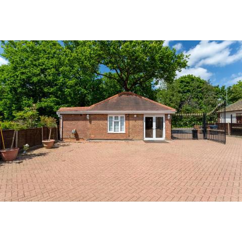 Entire Large Detached Bungalow The Star of Hatfield