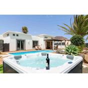 Eslanzarote Villa Rosa, Heated Pool, Jacuzzi, Super wifi, Sat tv