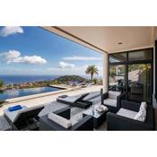 Exquisite Madeira Villa Villa Funchal Luz 5 Bedroom Heated Pool Sea Views Games Room Fu