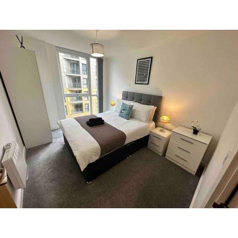 Fab 2 Bed 2 Bath MCR Apt+Balcony