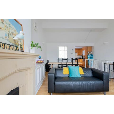 Fantastic 3 Bed Brighton House- Sleeps 6- SUPERFAST WiFi and Garage