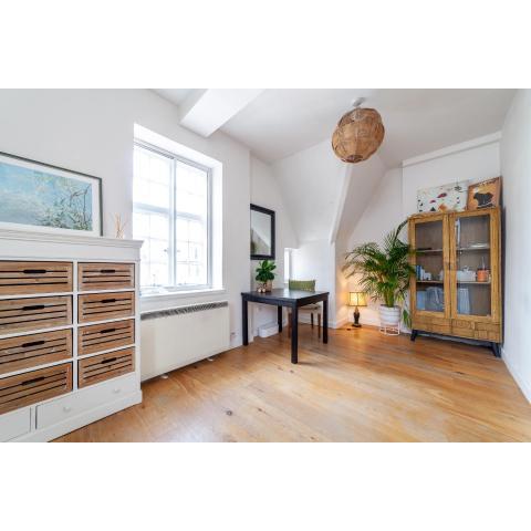 Fantastic Top Floor 1 BR Loft Flat in Fitzrovia