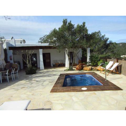 Fantastic villa with large warm Whirlpool in the garden and vieuw at the sea