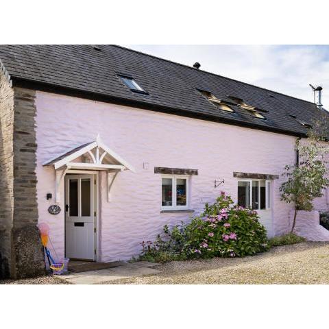 Finest Retreats - Berry Cottage - 4 Bedroom, Pet-Friendly Cottage Sleeping 8