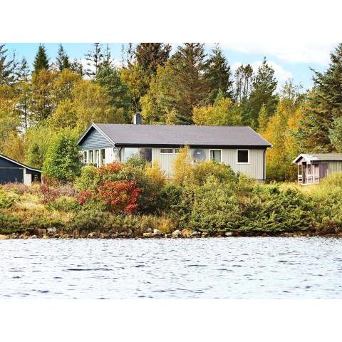 Five-Bedroom Holiday home in Kvenvær