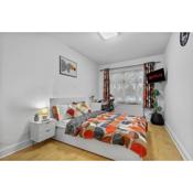 Flat in London, Close to Station