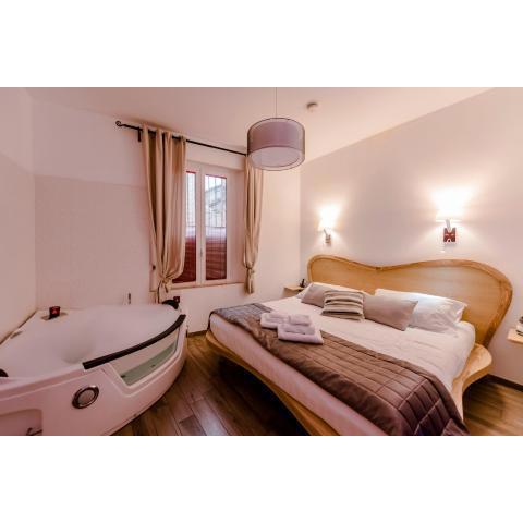 Flatinrome Trastevere Deluxe Rooms - Green Patio