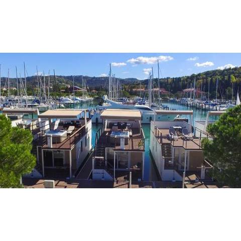 Floating Sea Houses MARINA LUX