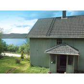 Four-Bedroom Holiday home in Åfarnes