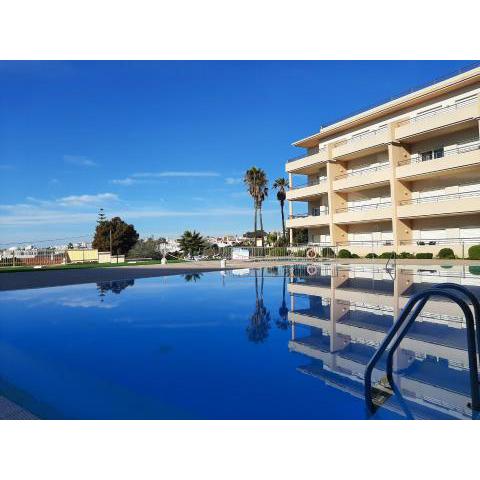 Front Beach Apartment - Quinta da Barracuda