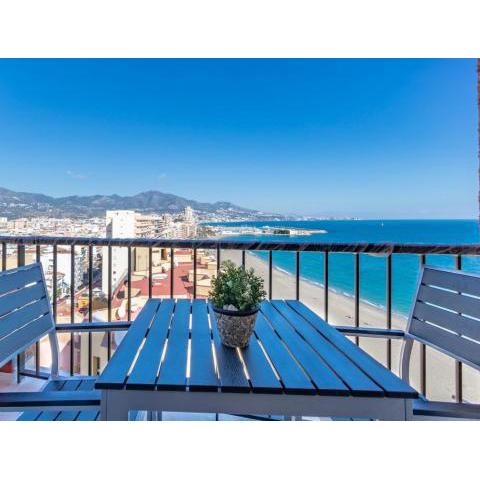 Fuengirola. Bonito apartamento en Paseo Marítimo. Espectaculares vistas al mar. Primera línea