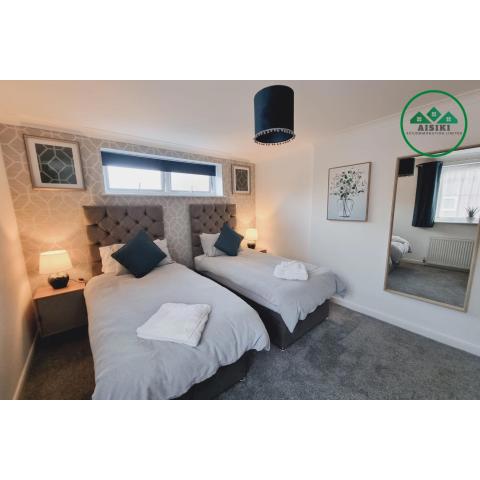 FW Haute Apartments at Harwoods Rd, Multiple 2 Bedroom Pet Friendly Flats, King or Twin or Double beds with FREE WIFI and FREE PARKING