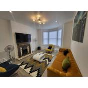 Garland Modern 4 Bedroom Central Apartment London