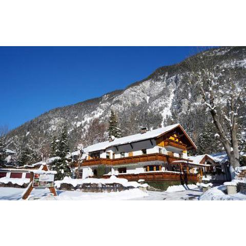 Gästehaus Almrausch, Ferienanlage mit Pool