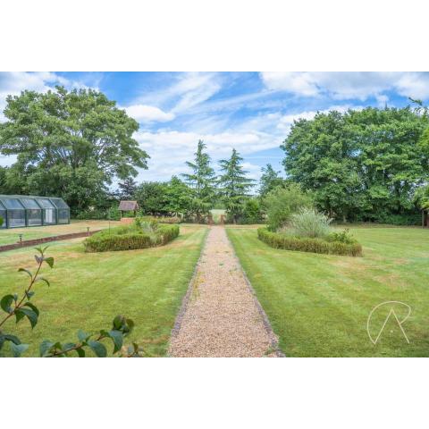 GEORGIAN MANOR @ STOKE PARK - PRIVATE POOL