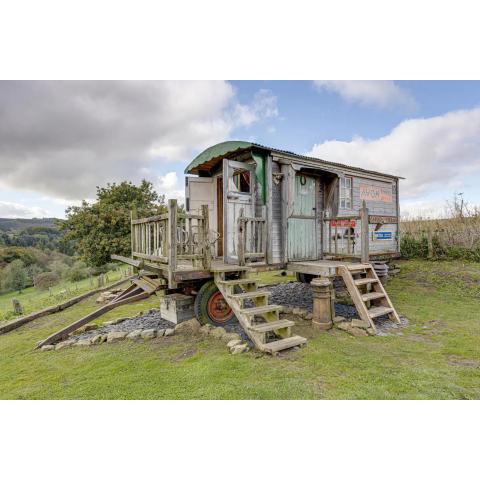 Glamping Wagon - 1 x Double Bed 2 x Single Bed