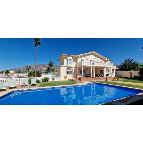 Golden Villa Costa del Sol - Big Private Pool - BBQ - Good Location