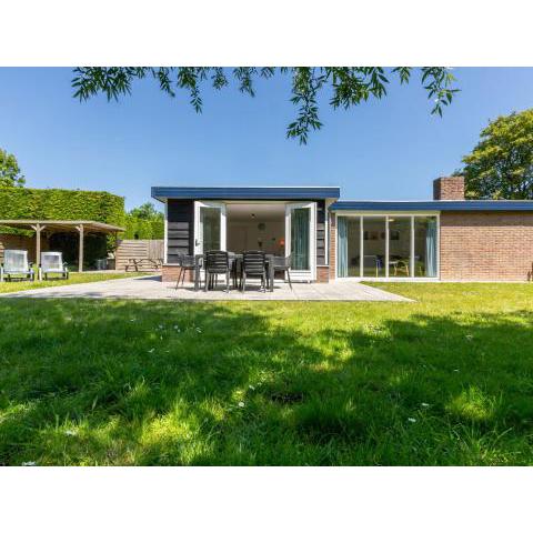 Gorgeous Holiday Home in Wolphaartsdijk with Garden