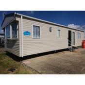 Great 6 berth caravan with WiFi at St Osyth Beach in Essex ref 28013GC