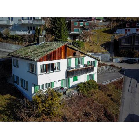 Grosse Ferienwohnung am Sonnenhang mit 3 Schlafzimmer und Sicht auf Titlis