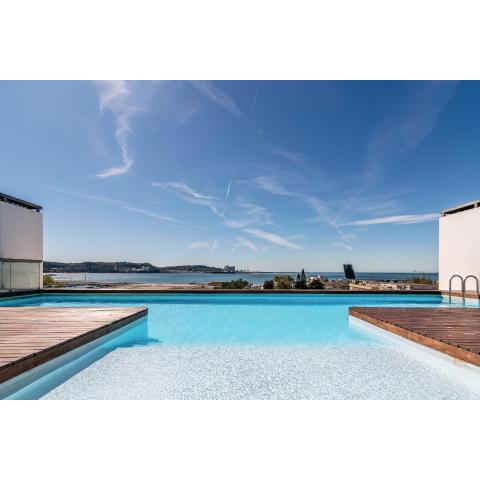 GuestReady - Alges Apt with Stunning Rooftop Pool