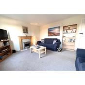 GuestReady-Close To Leeds City Spacious Sleeps 6