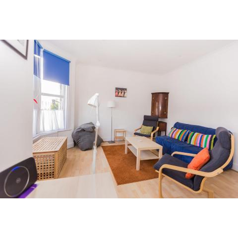 GuestReady - Vibrant w Garden View in Walthamstow