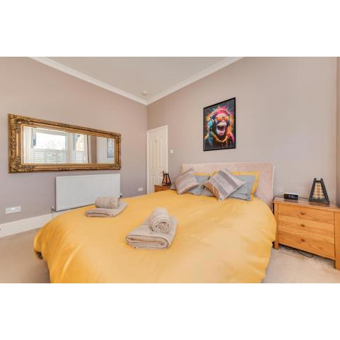 Happy Monkey Town House - Sleeps 9