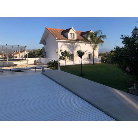 Haus mit Pool und toller Aussicht in Strandnähe