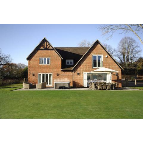 Hayward House, Hot Tub, Large Garden