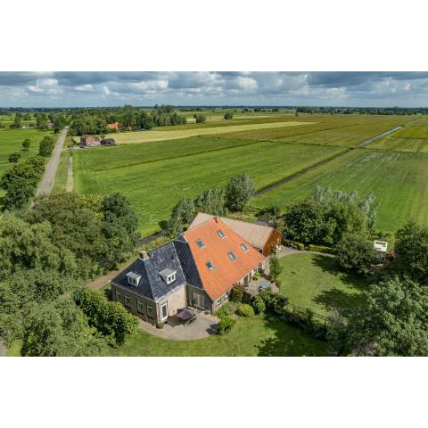 Het Bijenweitje - The Little Bee Meadow