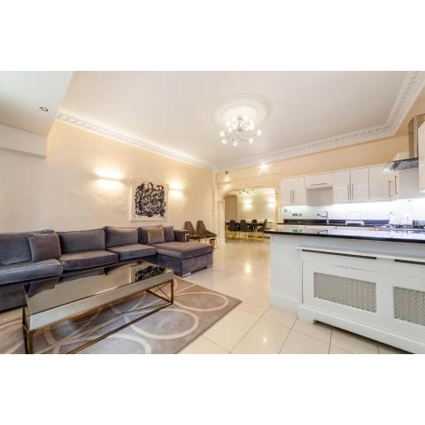 High-end flat, Hyde Park