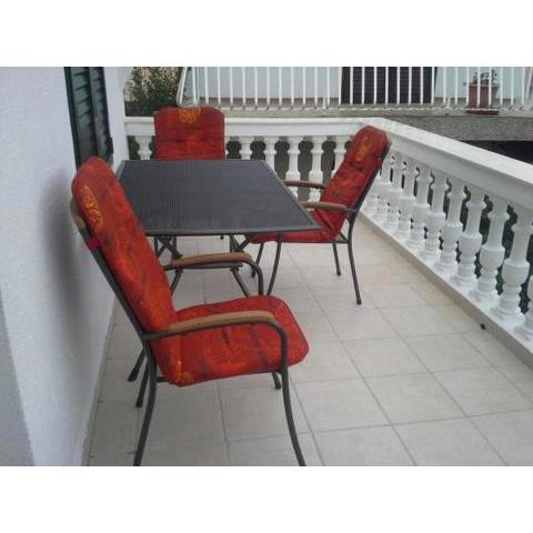 Holiday apartment in Tribunj with balcony, air conditioning, WiFi, washing machine 5040-1