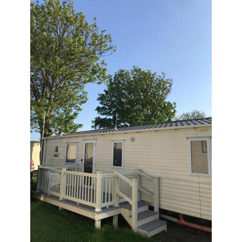 Holiday Caravan, Pebble Bank