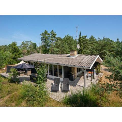 Holiday Home Adelisa - 600m from the sea in NE Jutland by Interhome