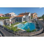 Holiday Home - Heated & Kids Pool