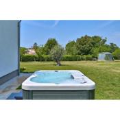 Holiday house Mirna with swimming pool and jacuzzi