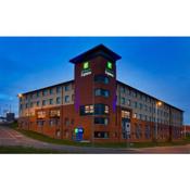 Holiday Inn Express London Luton Airport, an IHG Hotel