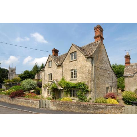 Holly Cottage, Coln St Aldwyns, Cotswolds