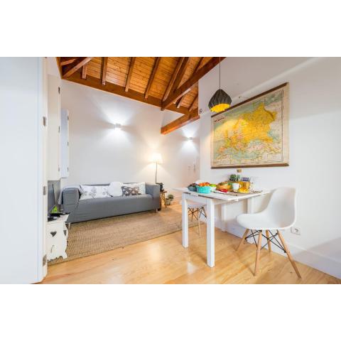 Home in Porto - Cozy 2BR Duplex by LovelyStay