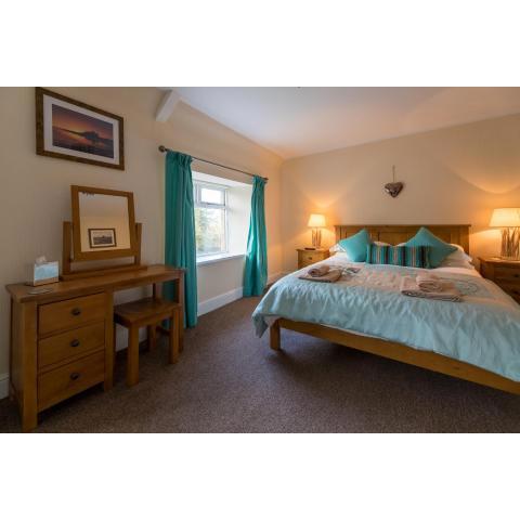 Host & Stay - Tulip Cottage