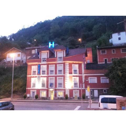 Hotel Rio Caudal