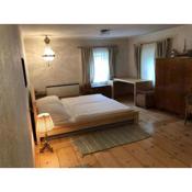 House close to Salzburg only 1 bedroom queen bed and bath, shared kitchen and living space
