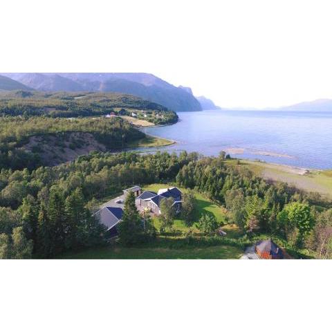 House in the heart of the Lyngen Alps with Best view