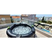 House MEI with jacuzzi, Novalja