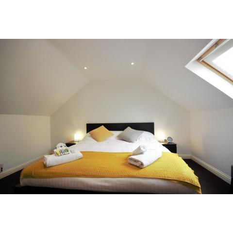 HU1 City Centre Hub (sleeps 6)