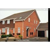 Ideally located contemporary 3 bed spacious house