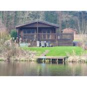 Immaculate 2-Bed Lodge Next To Lake